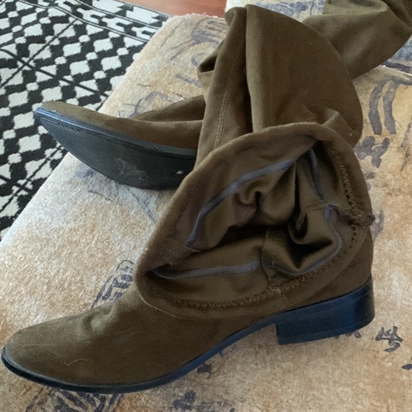 Aldo’s woman’s over the knee olive color microsuede boots size 7.5 - Picture 15 of 16